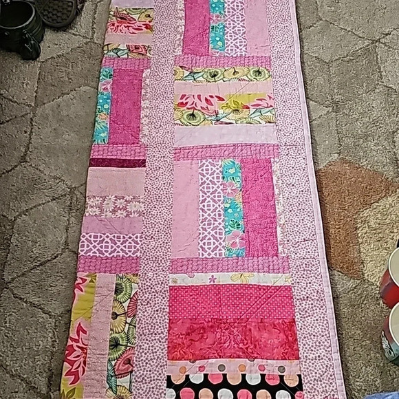 Courthouse steps pattern baby quilt - Picture 1 of 3